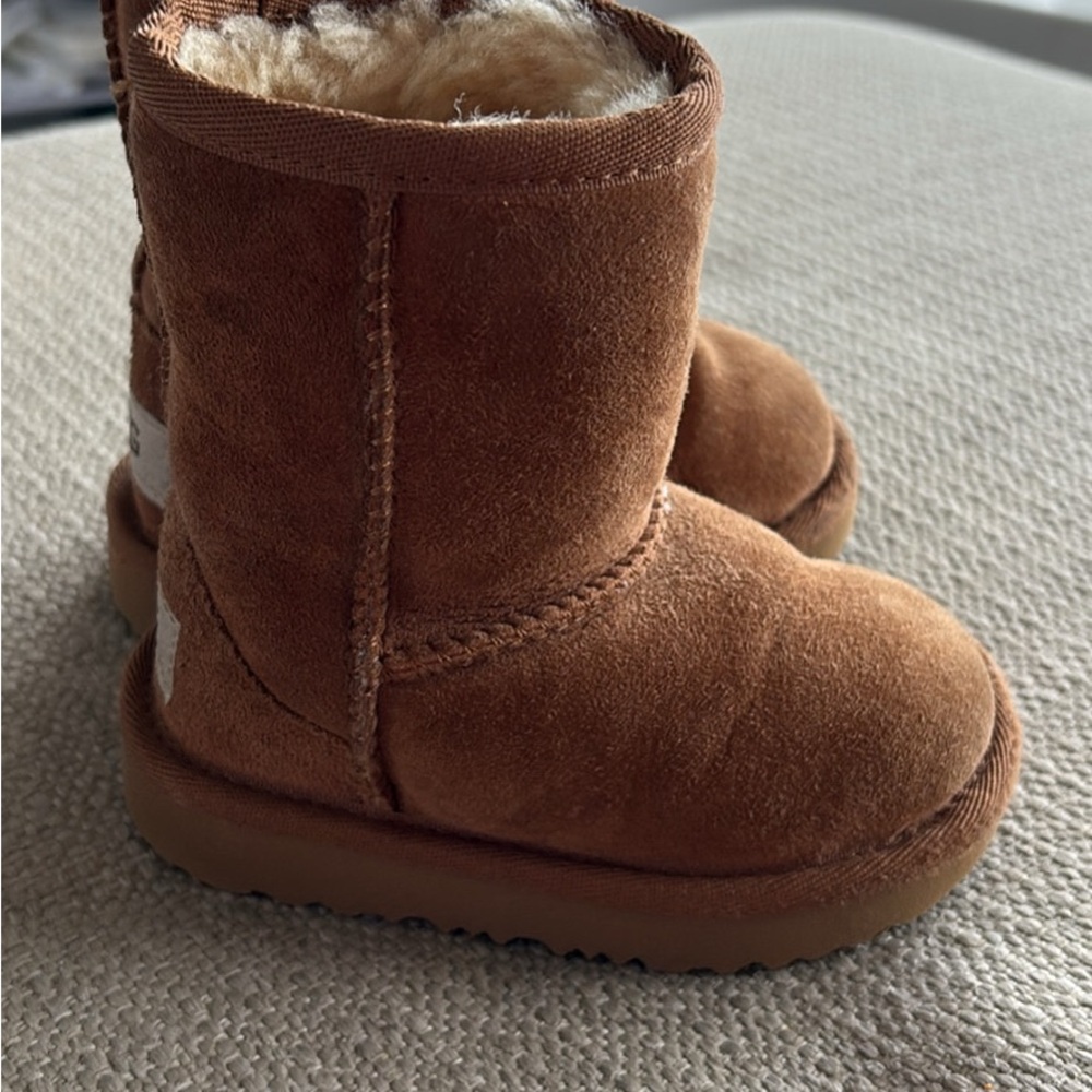 Toddler UGGS - Picture 2 of 6